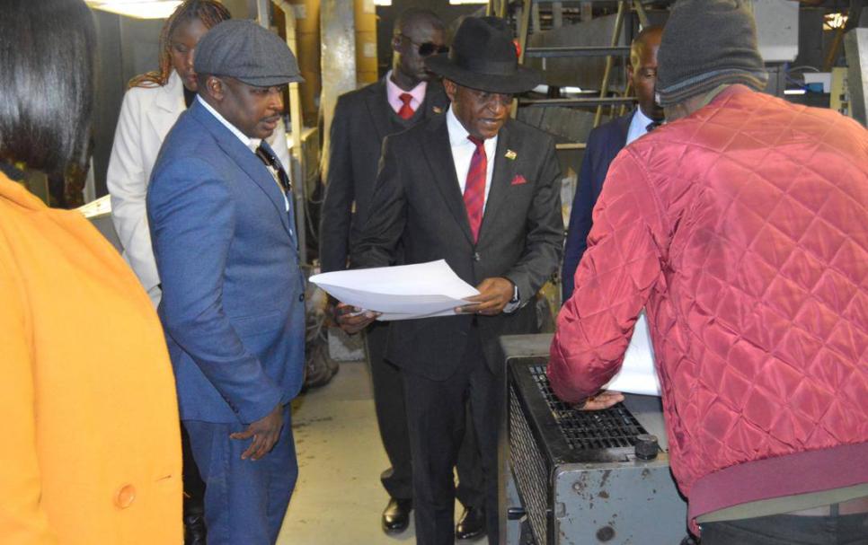 Prime Minister Dr. Elijah Ngurare visits Hakahana Commercial Printers