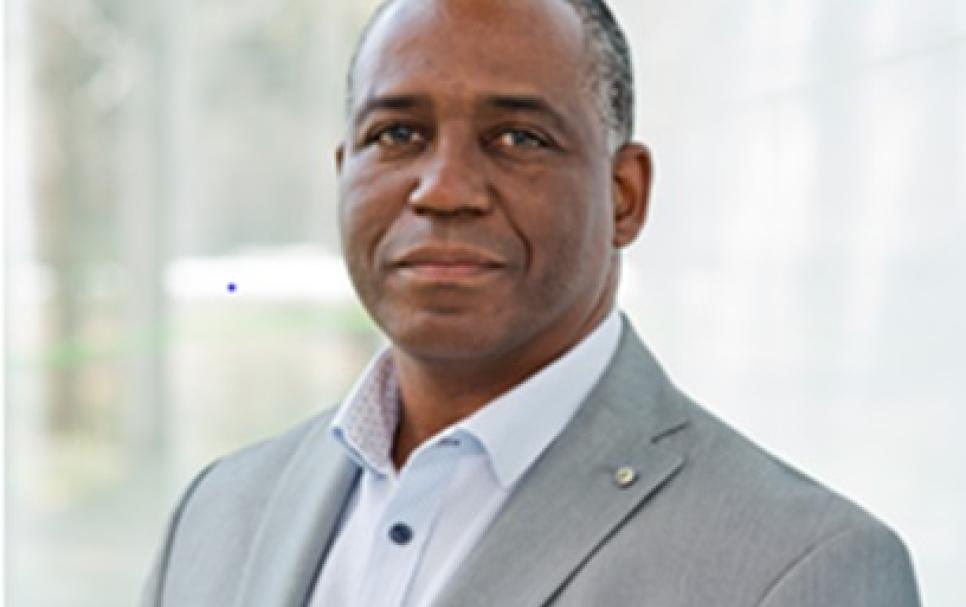 Dr. Raphael Karuaihe