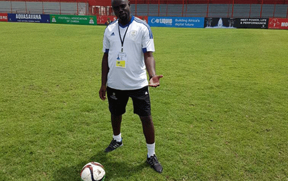 Paul Shakes Mallembu