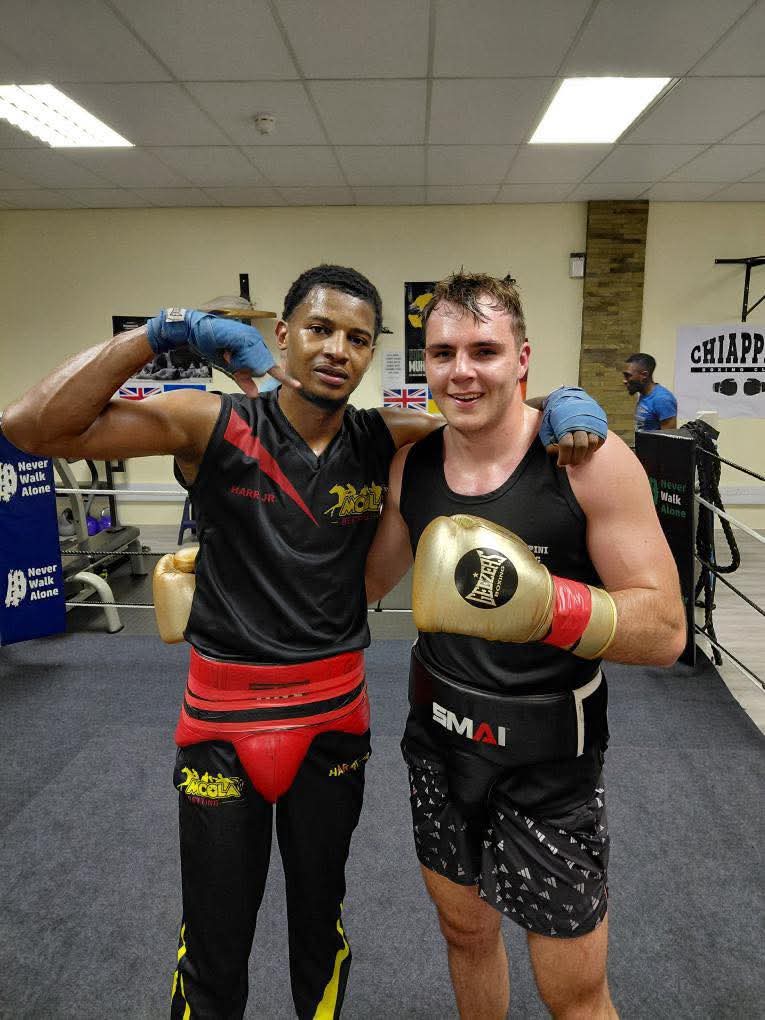 Kotze sparring with Simon Jr 1001589627